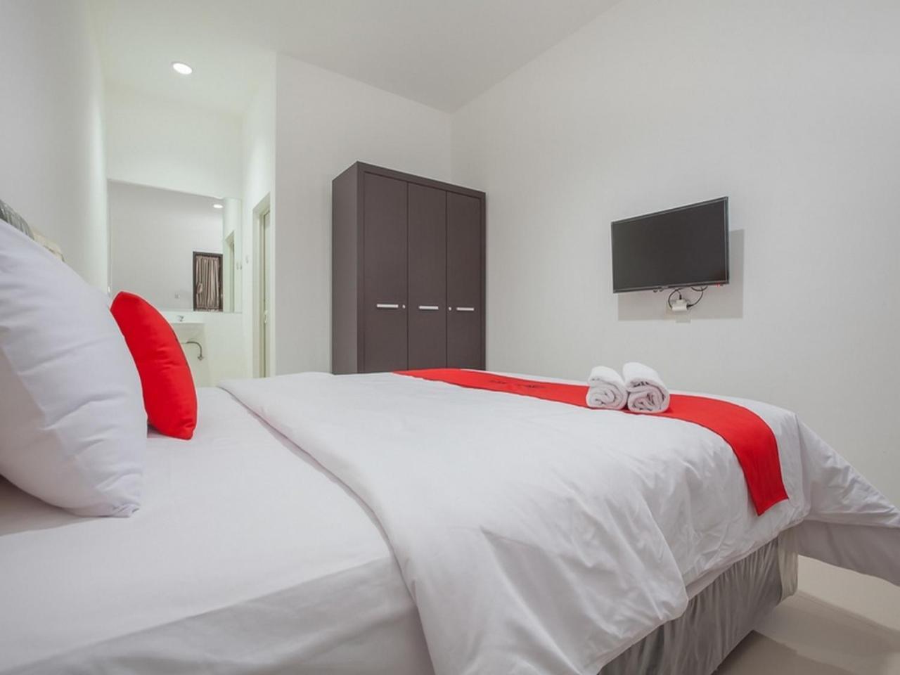Reddoorz @ Kertajaya Surabaya Hotel Exterior photo